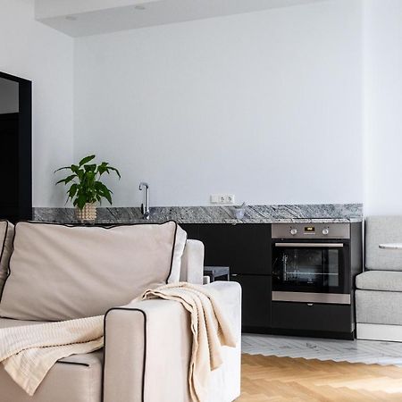 Miro Rooms French - Quiet Chic, Free Private Parking Riga Exterior foto
